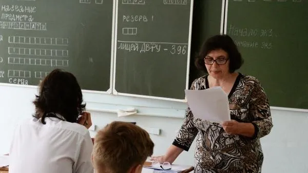 Депутат рассказал, почему не стоит вводить в школах 12-летнее обучение