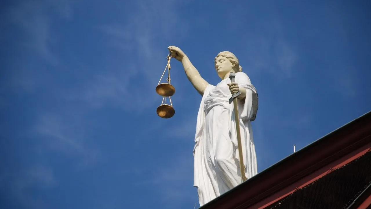 Судью ООН отправили в тюрьму за принуждение к рабскому труду