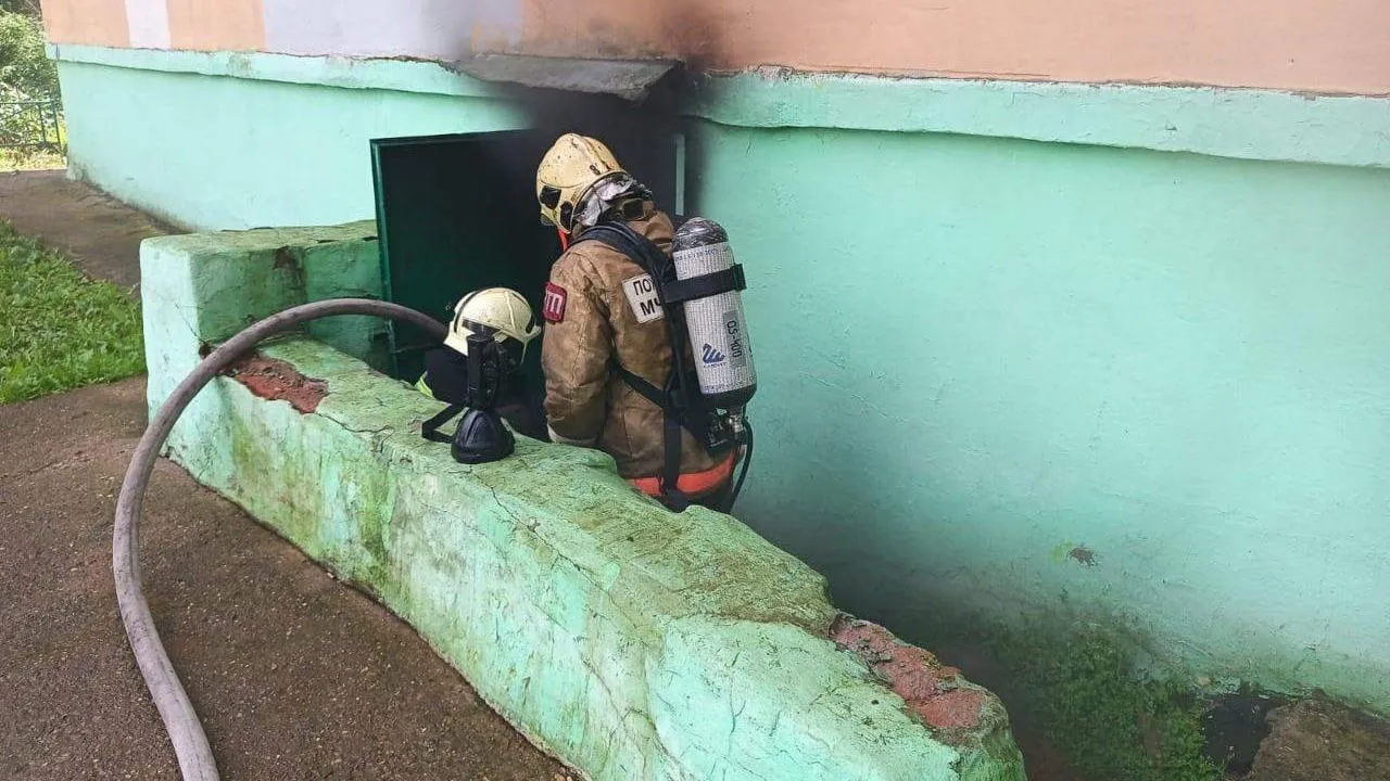 Два человека получили травмы в результате хлопка газа в подвале дома в Лобне