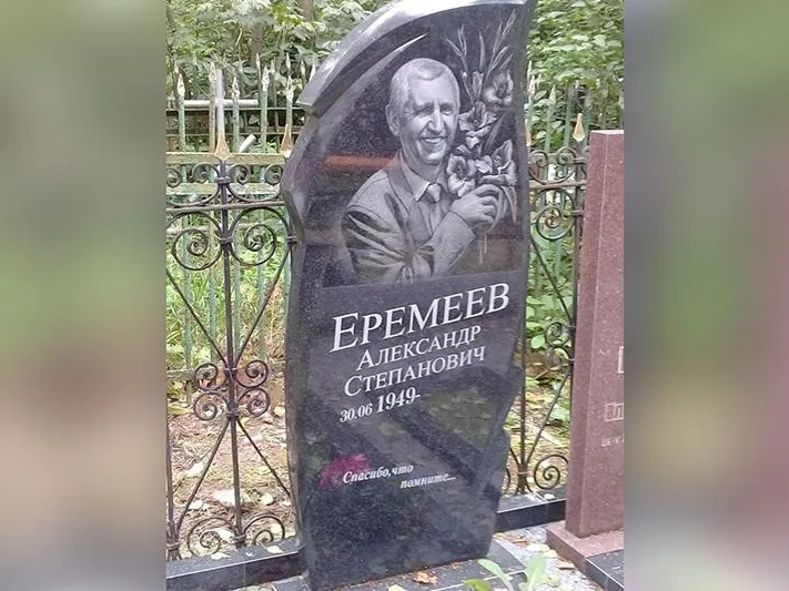 Бизнесмен из Шатуры поставил себе надгробие при жизни