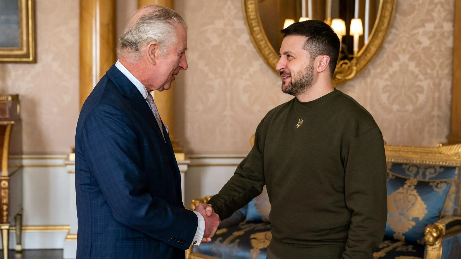 Карл III и президент Украины Владимир Зеленский во время встречи в Букингемском дворце