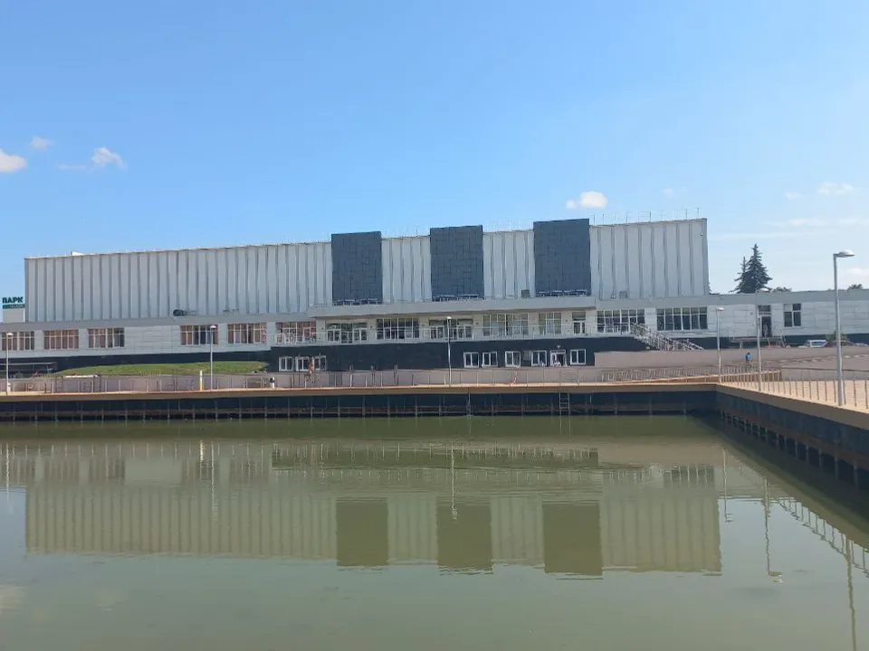 Пруд у&nbsp;«Кристалла». Фото: REGIONS/Олег Книжник