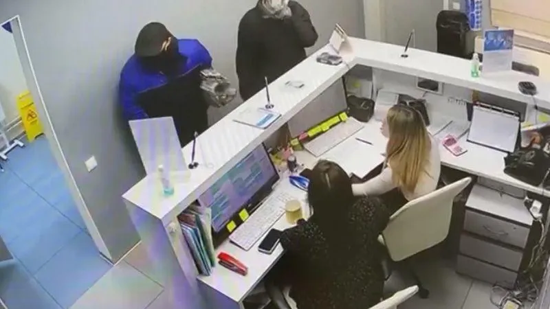 Налетчики с пистолетами ограбили стоматологическую клинику в Подольске на 2,5 млн