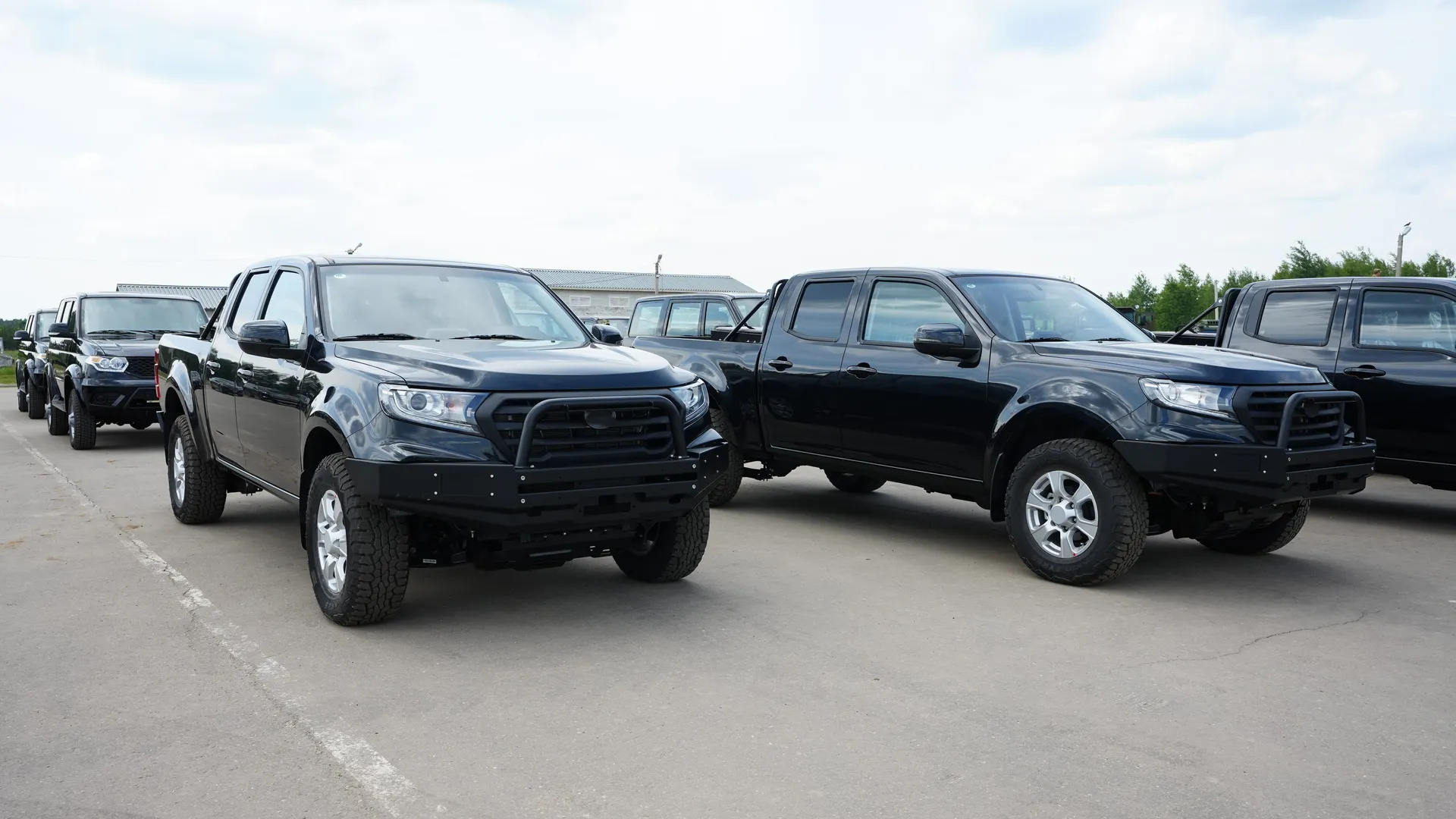 Поставки автомобилей из ОАЭ в Россию приостановлены