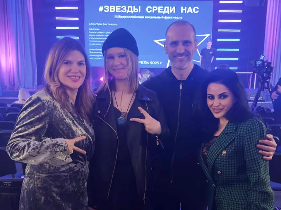 Ульяна с жюри конкурса. Фото: личный архив Ульяны Поляковой