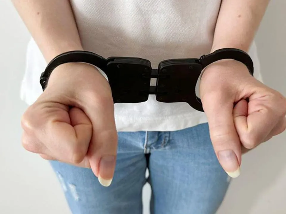 Не спасла мужа: что грозит продавщице из Оренбурга, взявшей сотрудников Роспотребнадзора в заложники