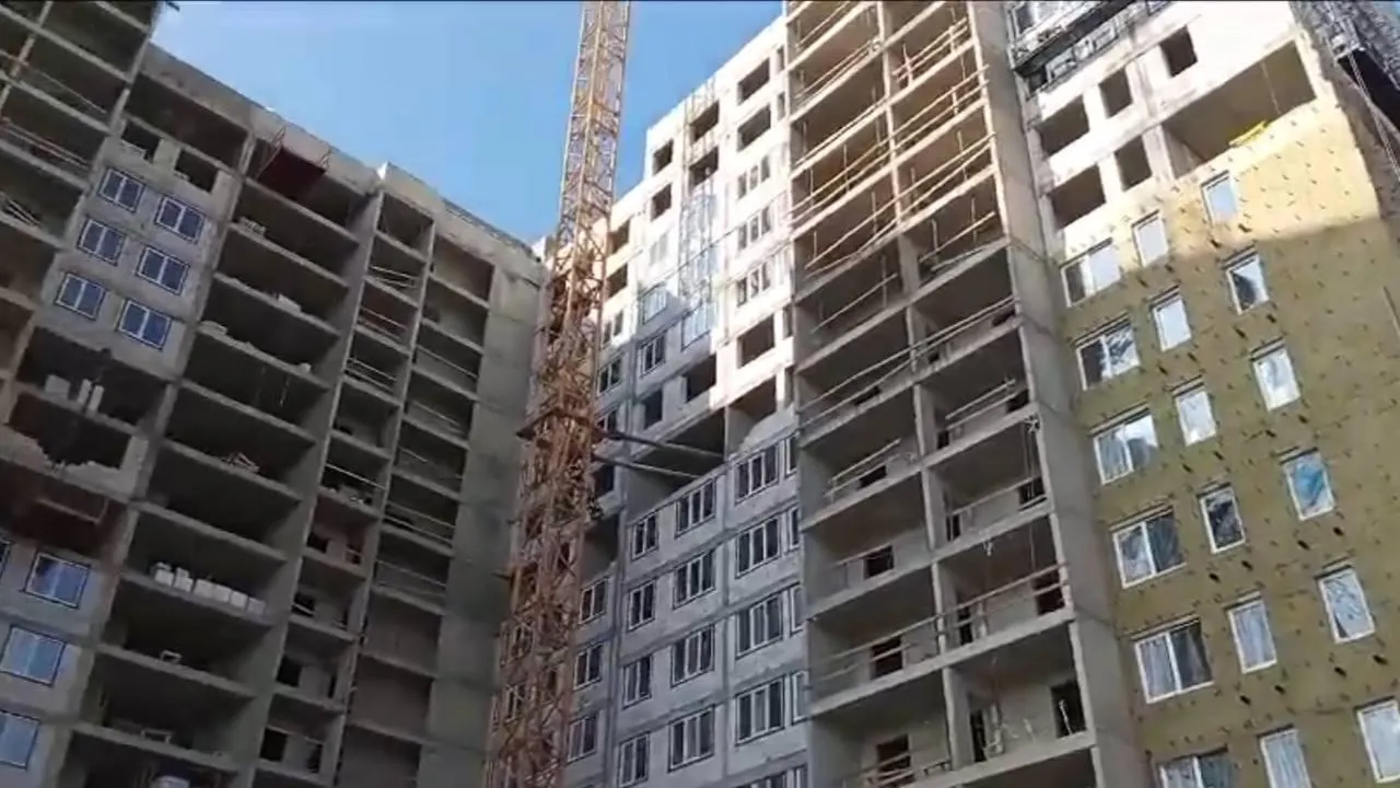Новый дом для жильцов из аварийного фонда достроят в Красноармейске до конца года