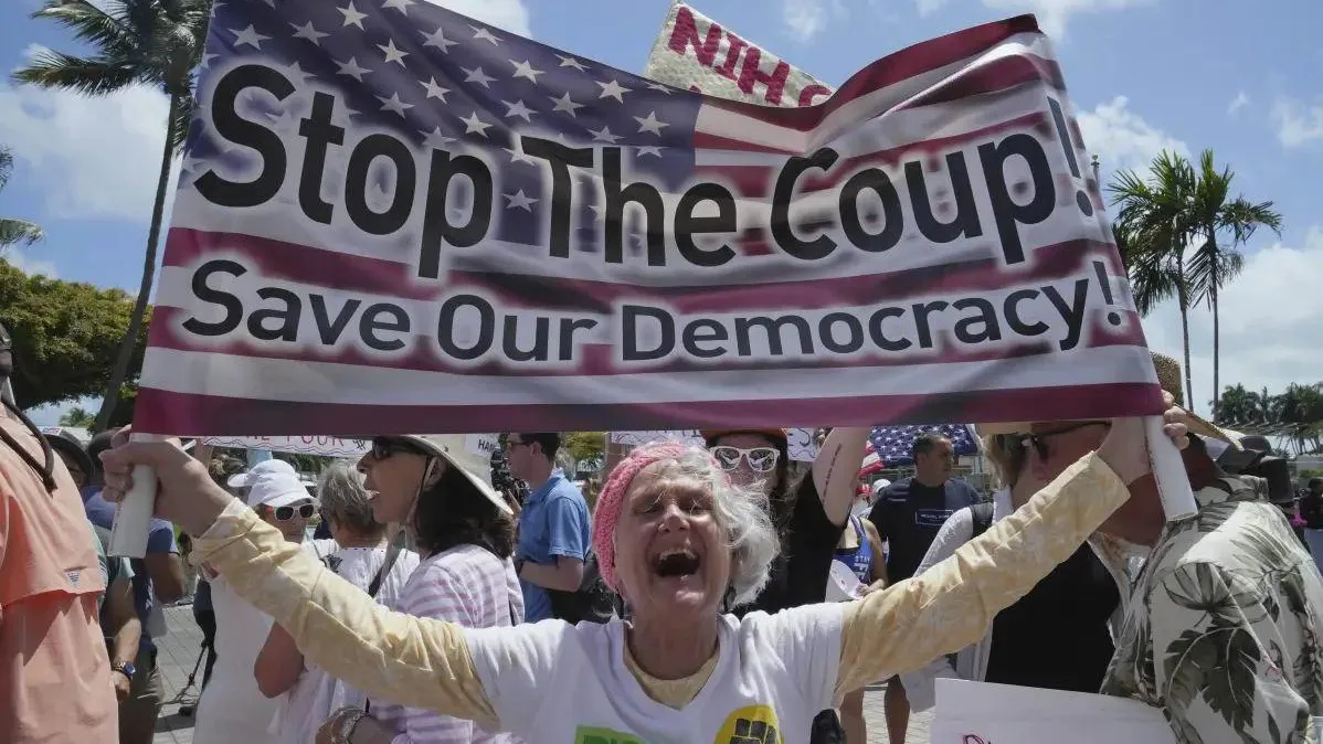 В Вашингтоне тысячи протестующих вышли на митинг против Трампа