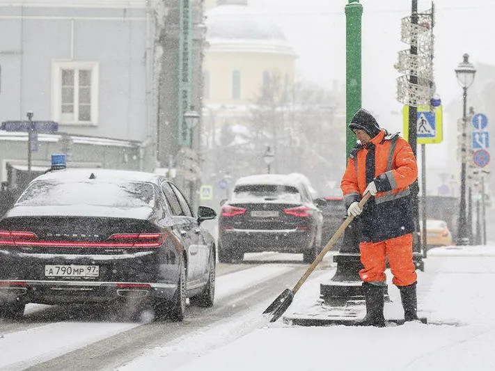 Москва плавит, а Подмосковье отвозит на полигоны: выяснилось, как утилизируют снег в России