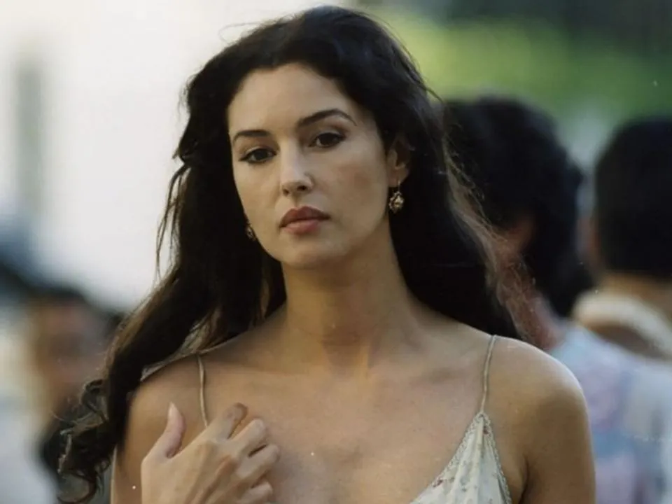 Моника Беллуччи снова одна: почему звезда разорвала роман с Тимом Бертоном после двух лет страсти