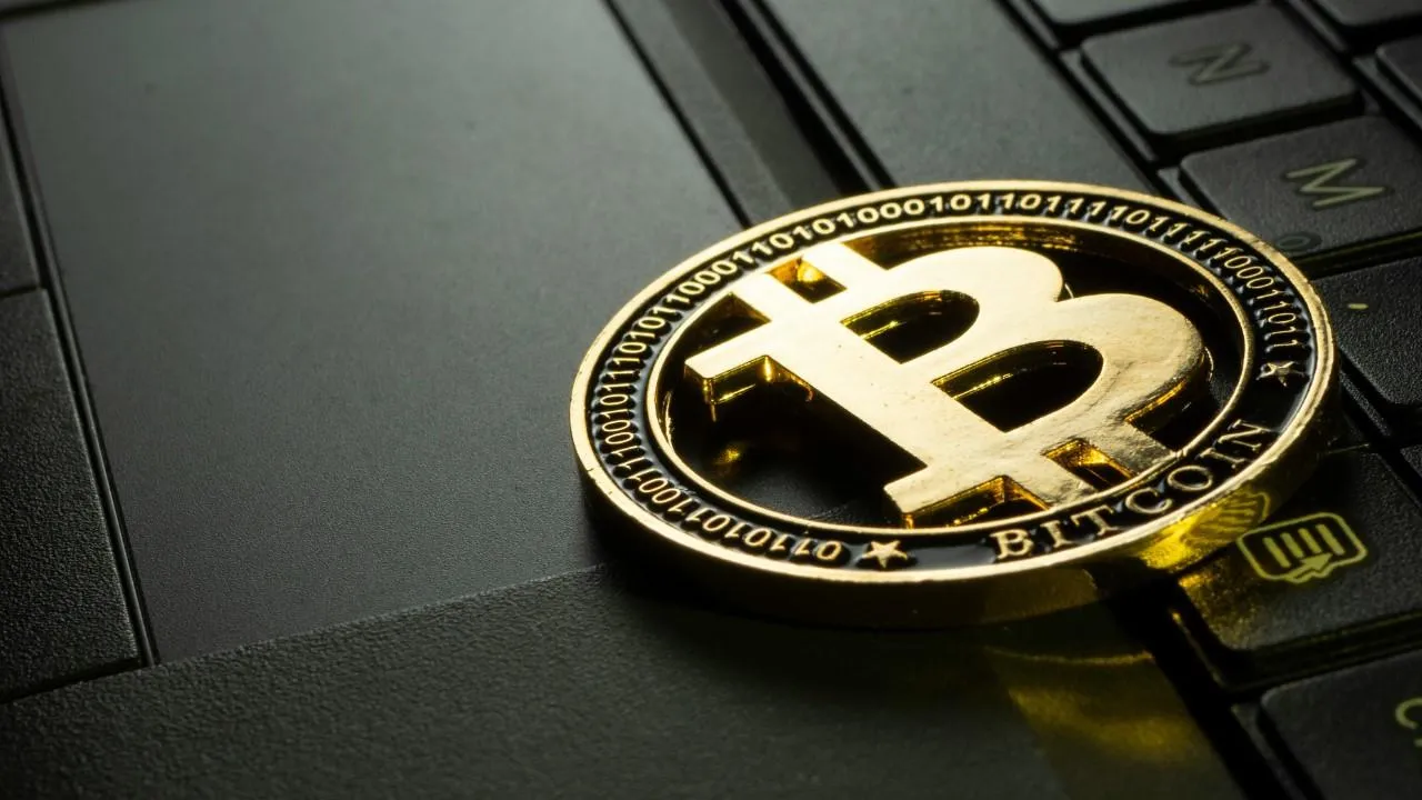 Стоимость биткоина превысила 60 тысяч долларов