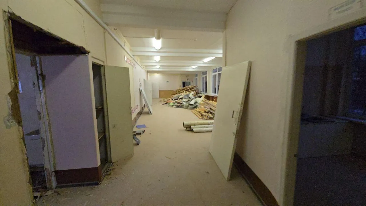 В Королеве рабочие приступили к капремонту школы