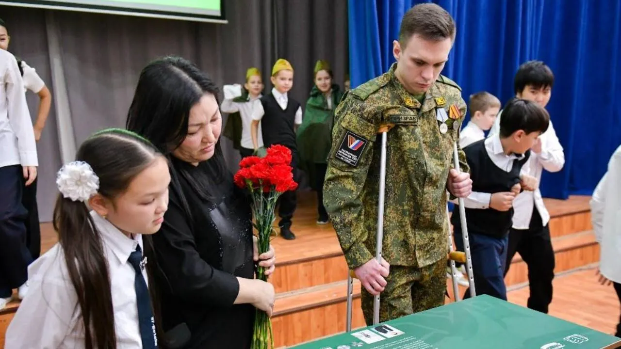 В химкинском лицее открыли «Парту Героя», посвященную погибшему от БПЛА военному медику
