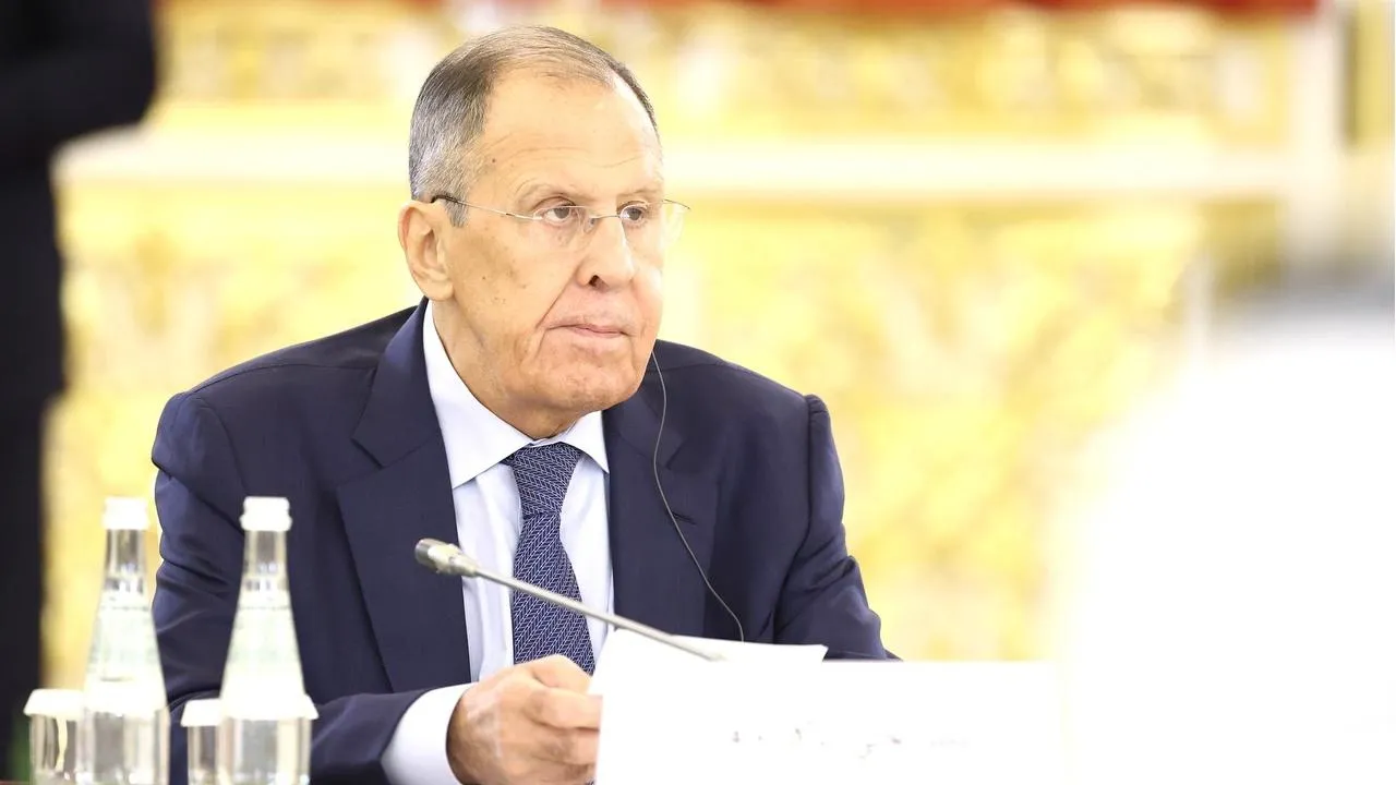 Лавров и глава МИД Норвегии обменялись рукопожатиями