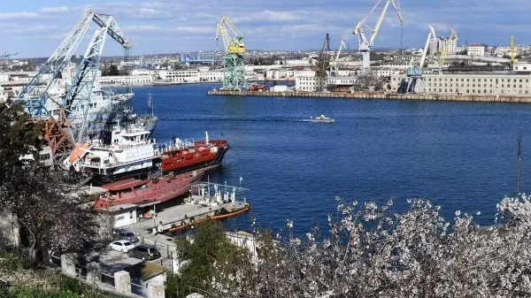 Военный эксперт Ераносян считает, что украинские морские дроны старались проникнуть в гавань Севастополя