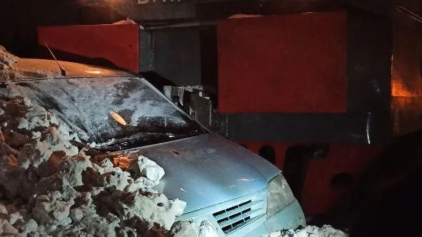 Подмосковные спасатели помогли водителю, чудом выжившему в серьезной аварии