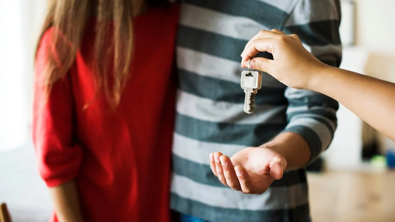 Забудьте про офис: в Москве можно заработать в среднем 204,7 тысячи рублей в месяц на посуточной сдаче квартиры