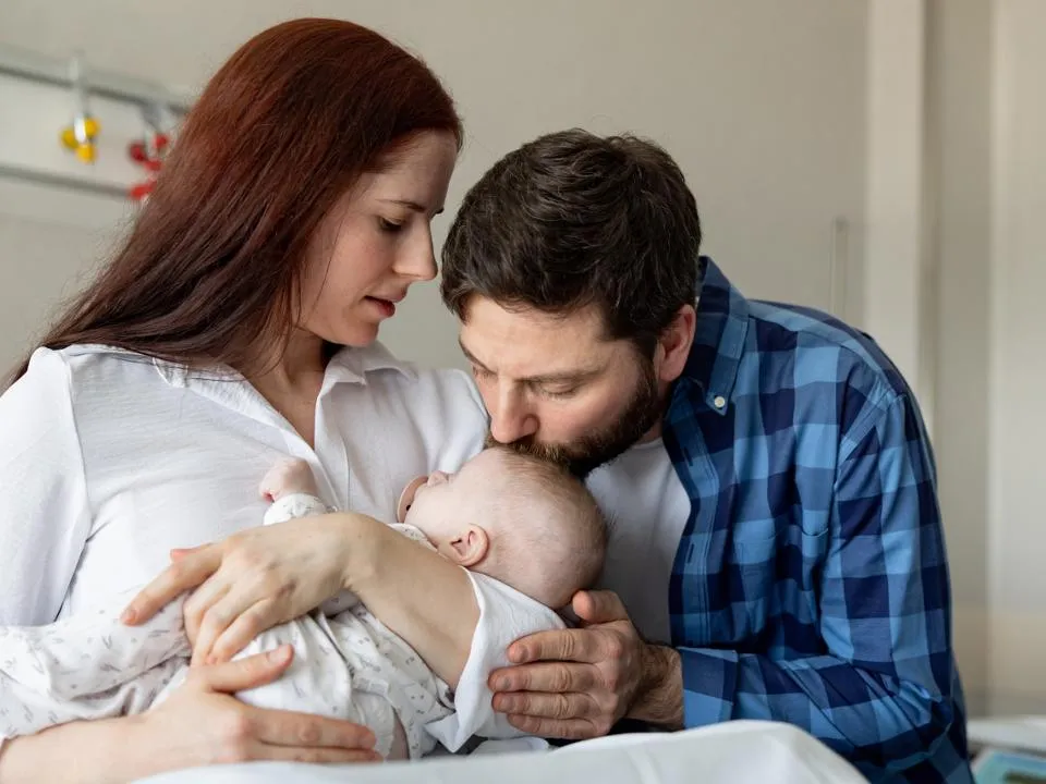 Пособия, индексации, новые выплаты: как изменится жизнь российских семей с 2026 года