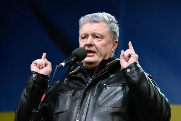 Петр Порошенко на акции «Нет капитуляции!» на площади Независимости в Киеве