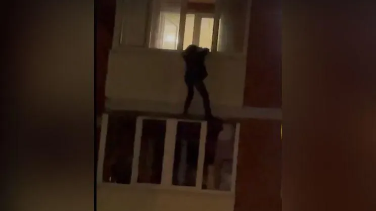 Жители осудили очевидцев, снимавших падение мужчины с балкона в Сергиевом Посаде