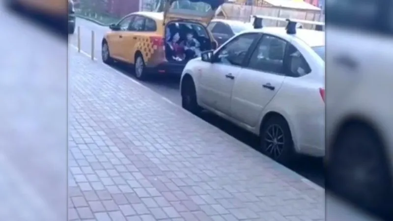 Детей в багажнике такси провезла женщина в Котельниках