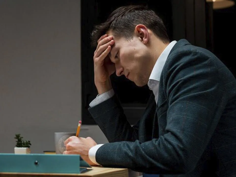 Проговаривать, отказываться, жаловаться: юрист рассказал, как бороться с абьюзом на работе