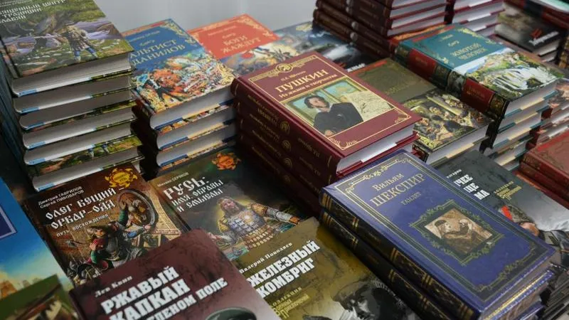 Более тысячи книжных новинок передали в исправительные учреждения Подмосковья