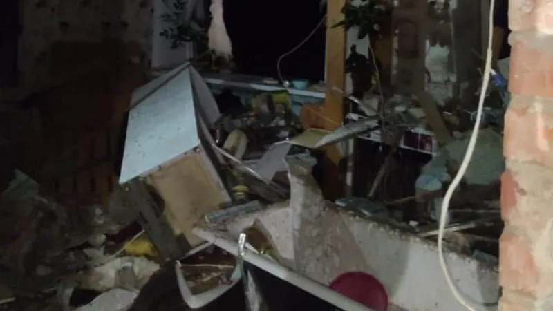 В жилом доме в Новопетровском взорвался водонагреватель