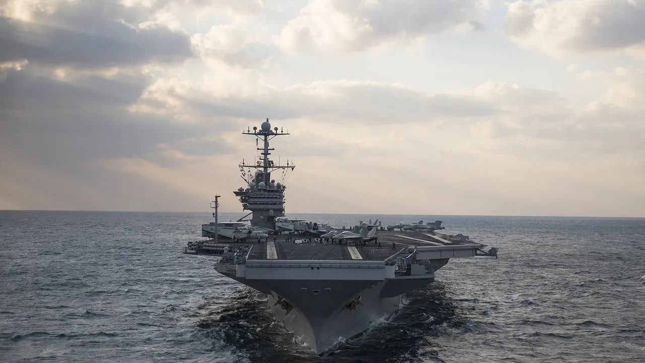 Йеменские хуситы атаковали американский авианосец в Красном море