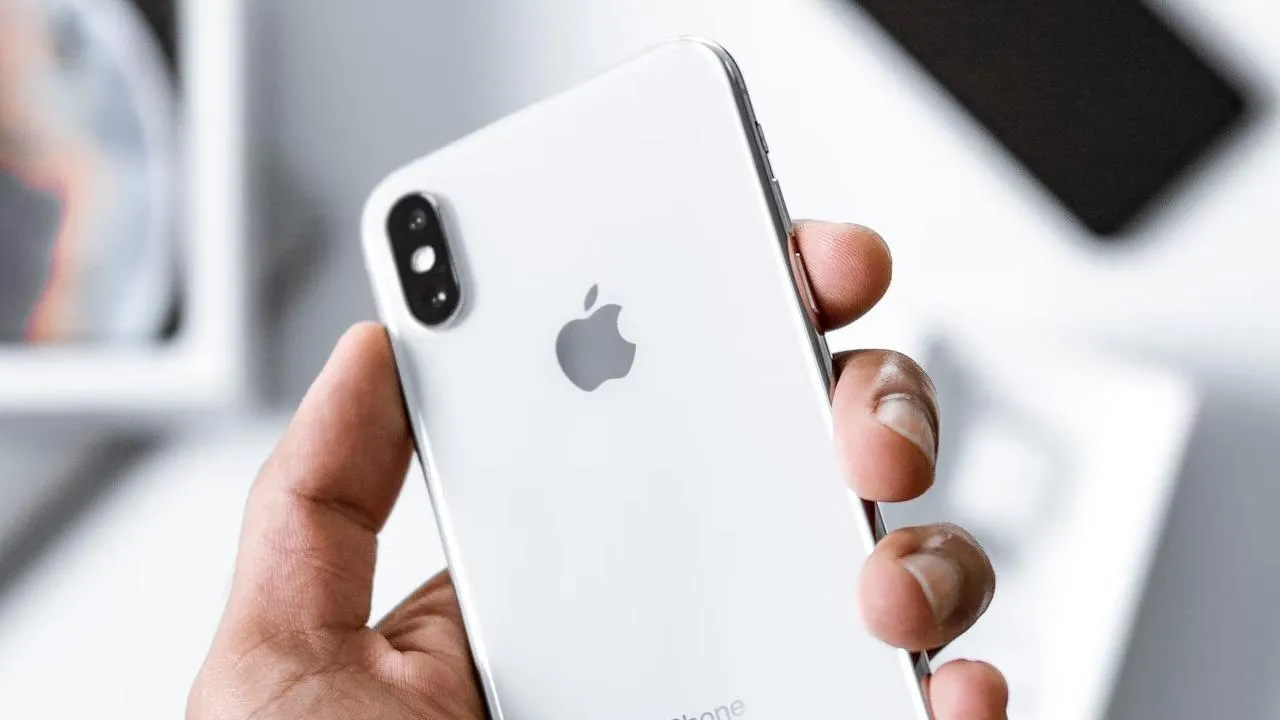В Германии предложили в ответ на тарифы Трампa ввести налог на обновления iPhone