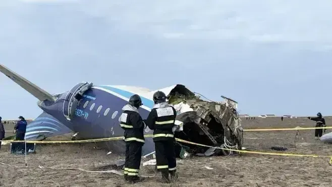 Образцы посторонних элементов с борта AZAL не передали России