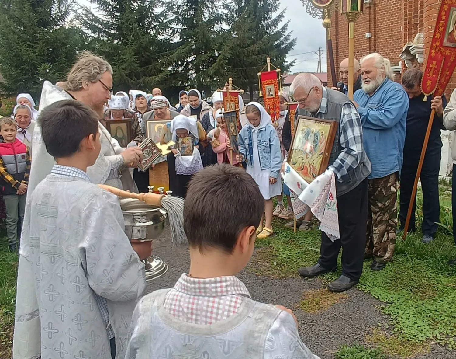 Фото: Успенский храм деревни Рожново