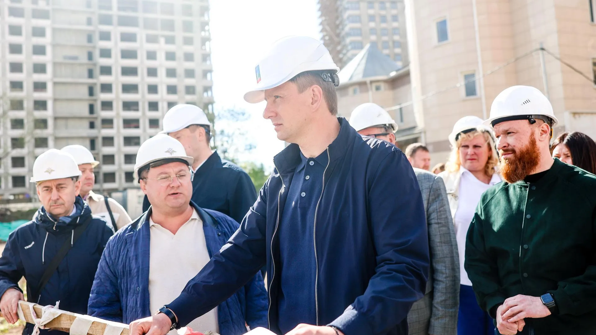 Глава Красногорска Волков посетил строительство образовательного объекта в Павшинской Пойме