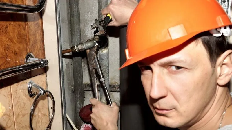 Слесаря не вызывали? Как уберечь себя от коммунальных мошенников
