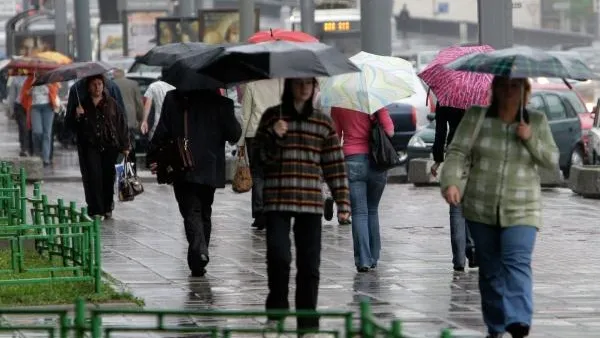 «Желтый» уровень опасности объявили в столичном регионе из-за ветра и грозы