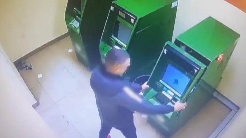 Житель Подмосковья хотел похитить из банкомата 14 млн руб, но унес пустой кассовый приемник