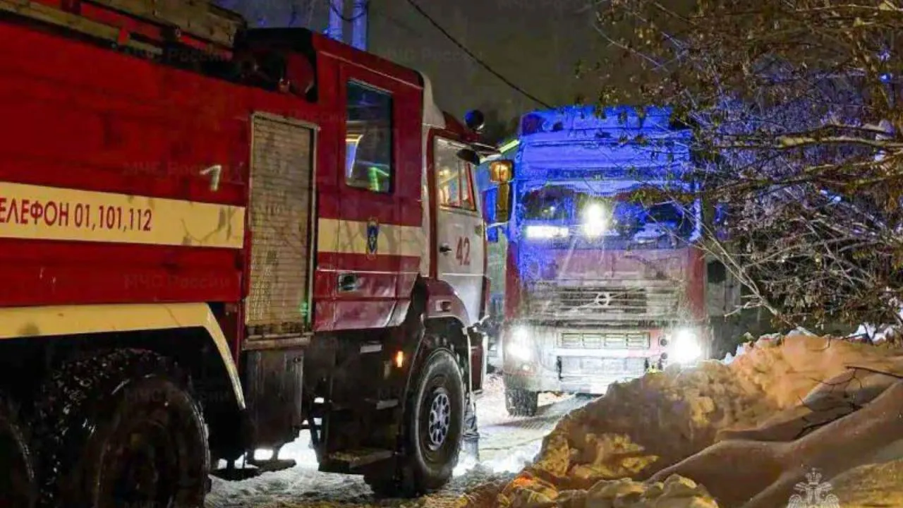 Пожарные и спасатели оказывают содействие коммунальным службам Подмосковья