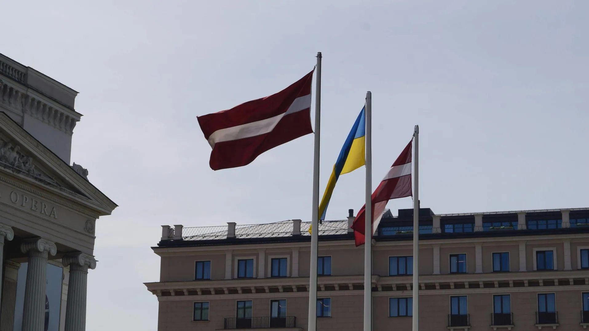 Медведев назвал президента Латвии ничтожеством после призыва разрушить РФ