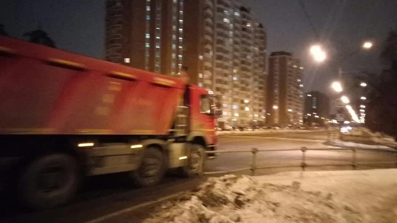 По улицам Люберец ездят вонючие самосвалы