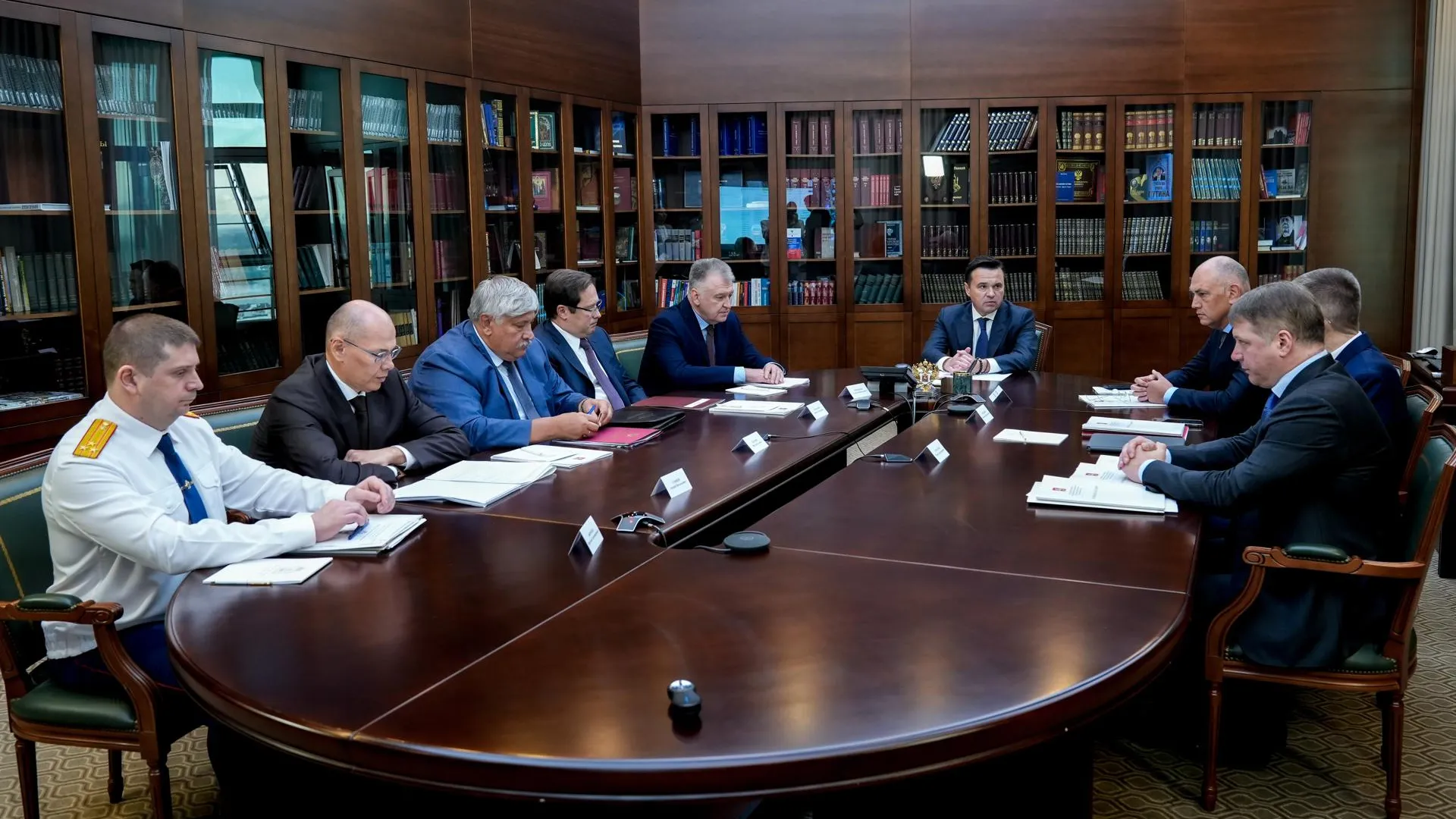 Губернатор Подмосковья провел совещание с правоохранителями на тему миграционной политики