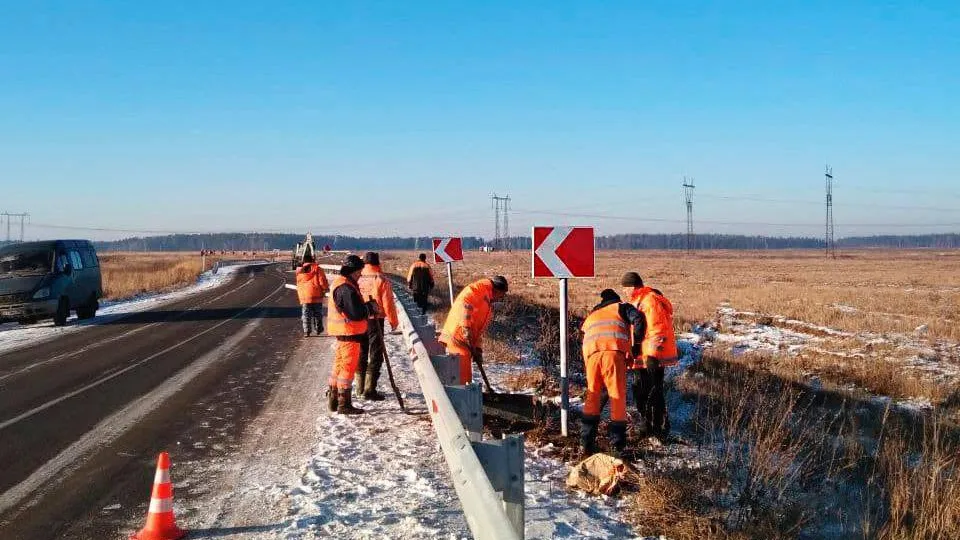 В Дмитровском округе провели уборку региональных дорог