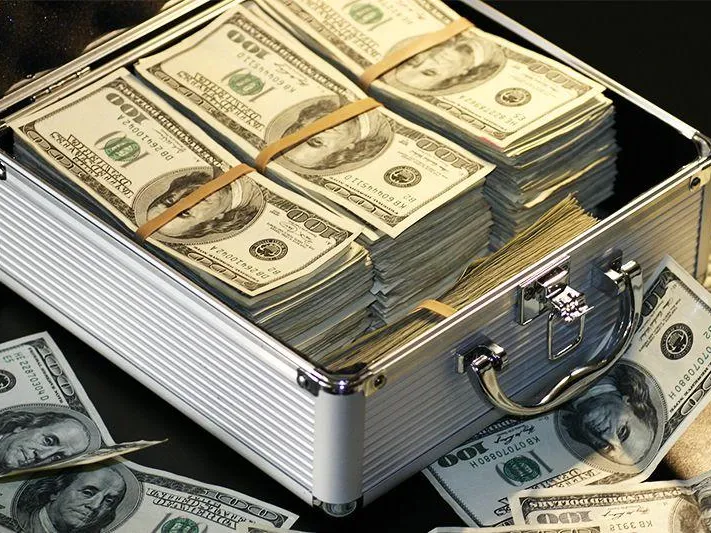 Стало известно, почему на самом деле США отправляют Украине миллиарды долларов