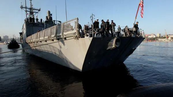 Ракетный эсминец США вторгся в территориальные воды Китая