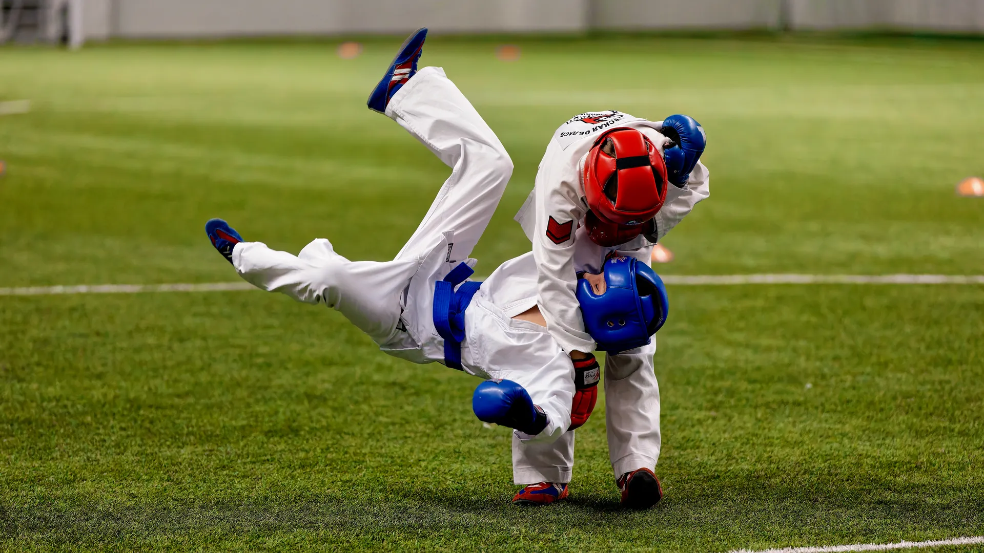 Показательные выступления дзюдоистов на чемпионате победителей по футболу в Домодедово