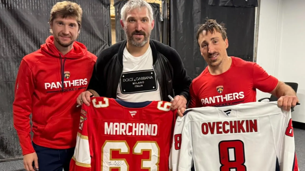 Овечкин и Маршан сфотографировались после обмена свитерами