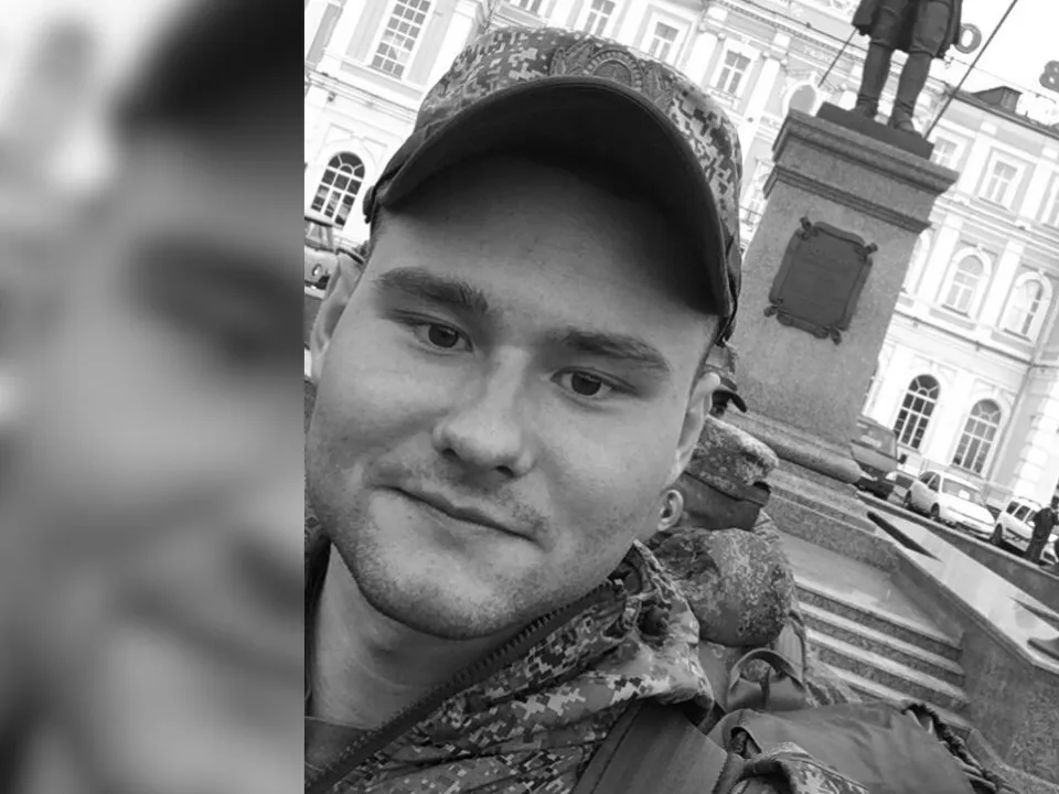 «Опознал по пистолету и погонам»: сослуживец рассказал матери о том, как ее сын погиб на СВО