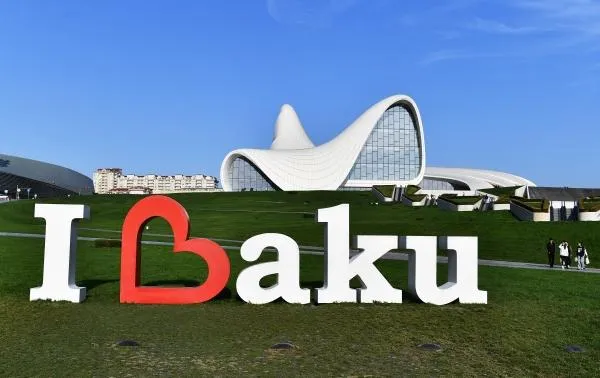 Культурный центр имени Гейдара Алиева в Баку