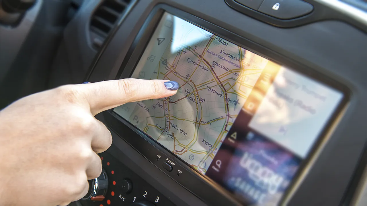 «Ничего нового»: московские таксисты испытывают проблемы с GPS после атаки БПЛА