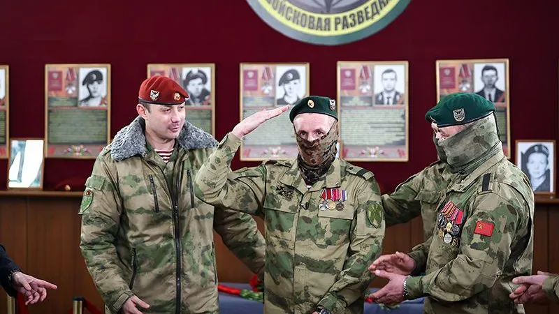 Боец рассказал Андрею Воробьеву, как получил тяжелое ранение  