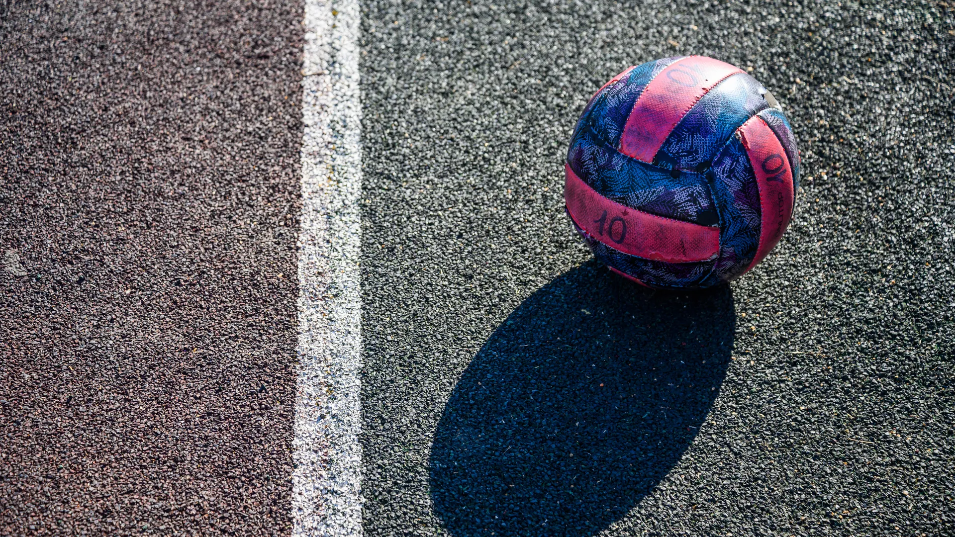 В Якутии чиновник умер во время игры в волейбол